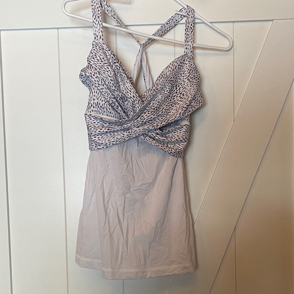 Lululemon tank in Black and White